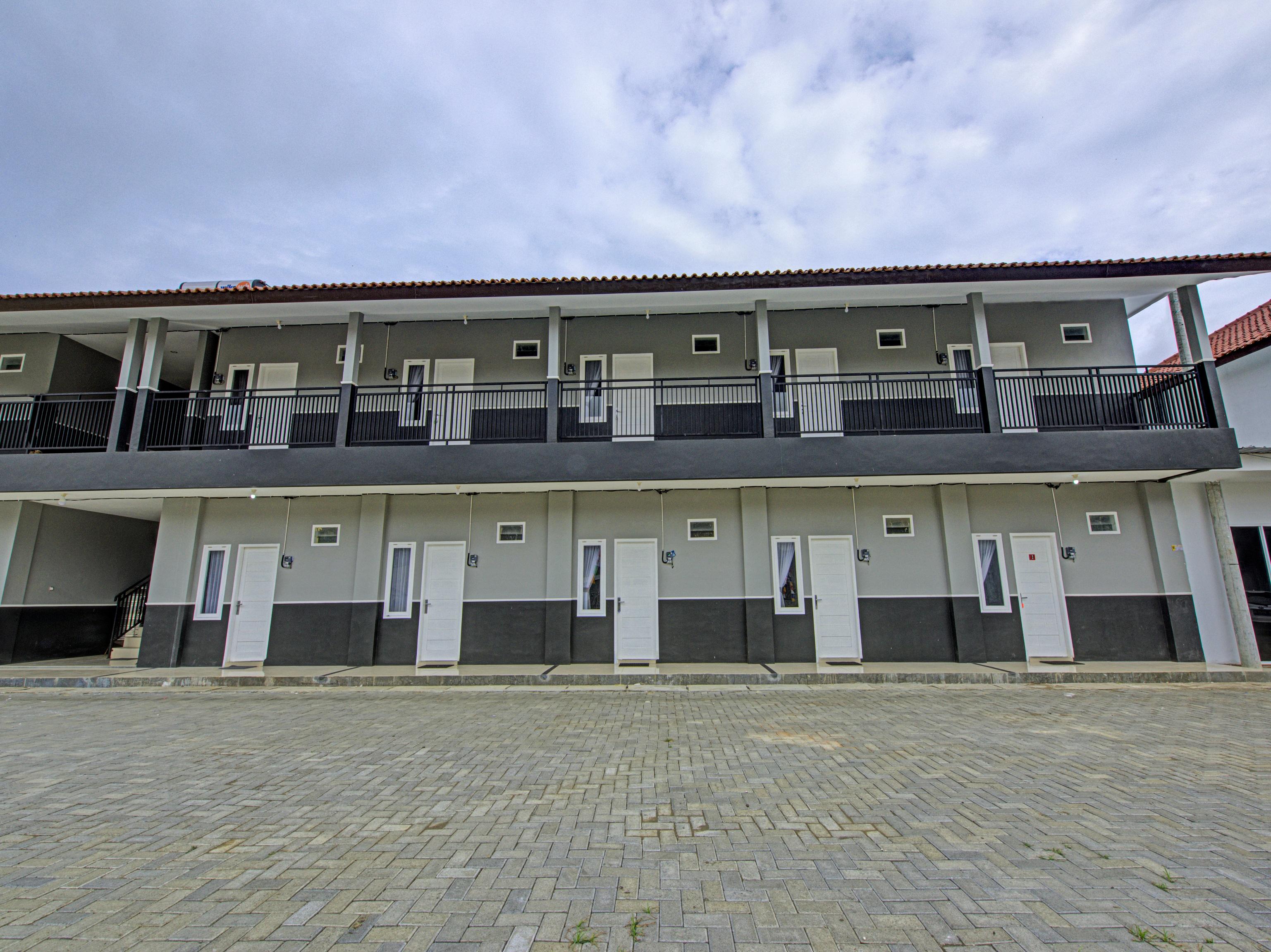 Oyo 3841 Wisma 25 Cilacap Kültér fotó
