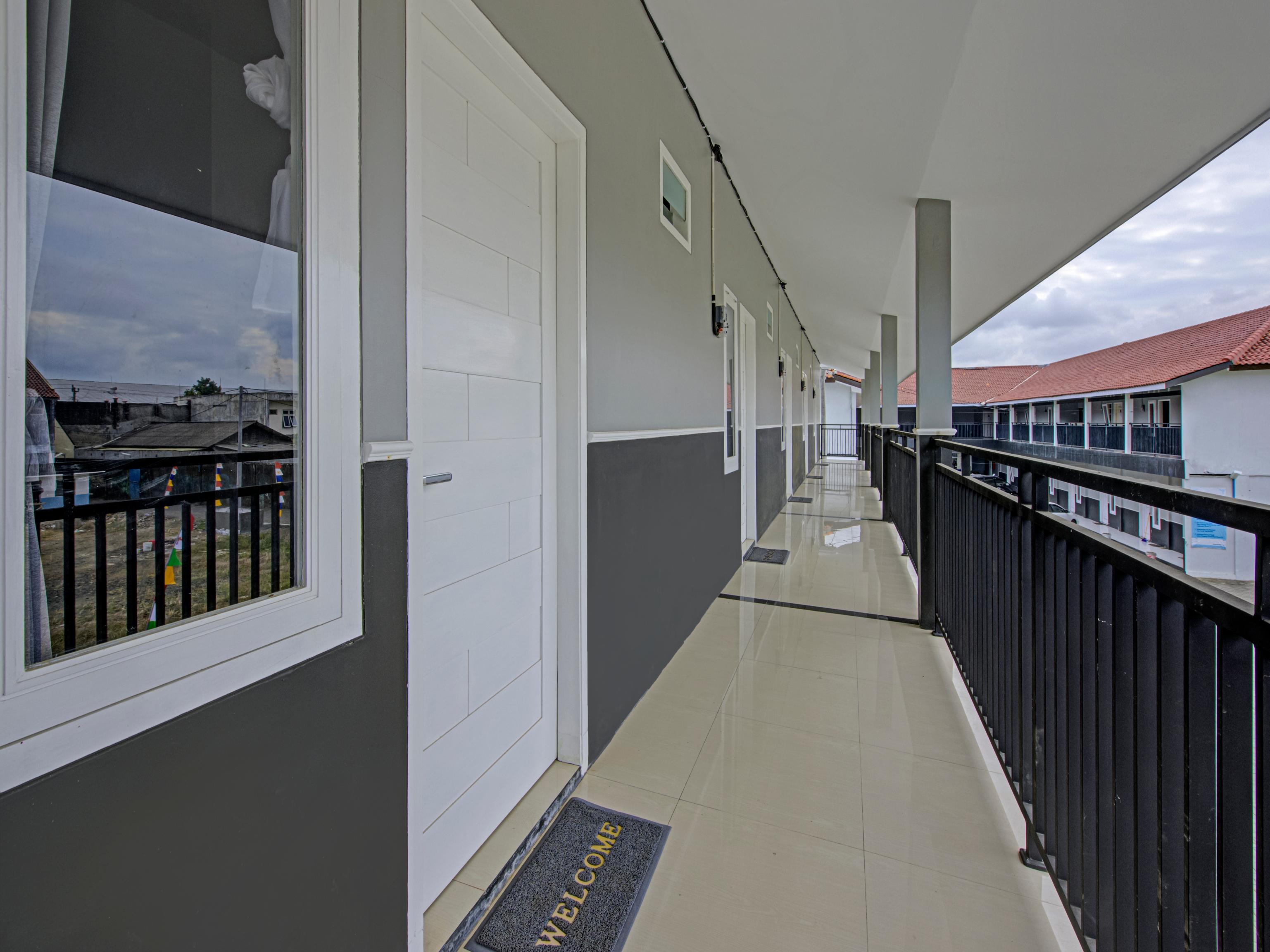 Oyo 3841 Wisma 25 Cilacap Kültér fotó